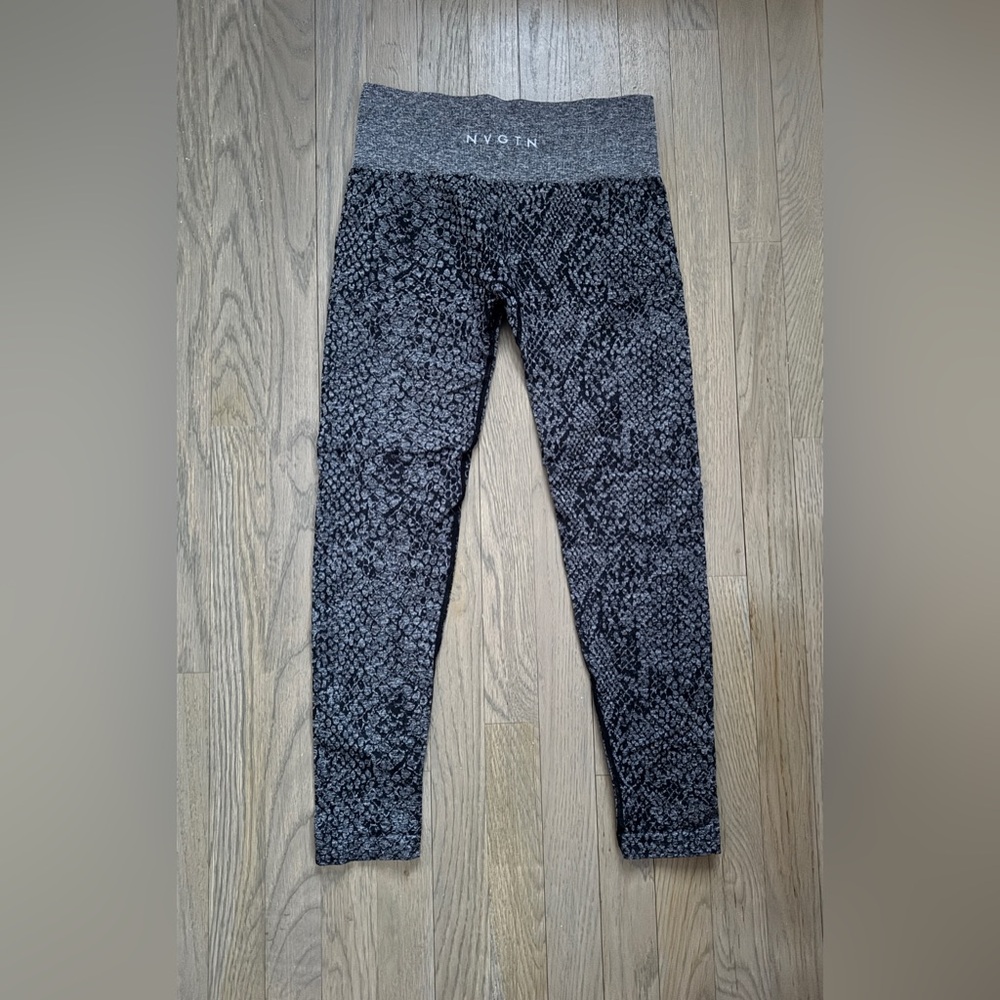 NVGTN Black Speckled Snakeskin Seamless Leggings Womens Size Medium M Gym - Picture 4 of 7